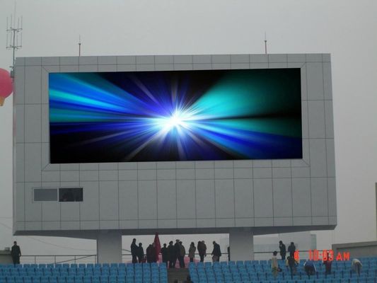 Alquiler de pantallas LED sincronizadas para publicidad P5