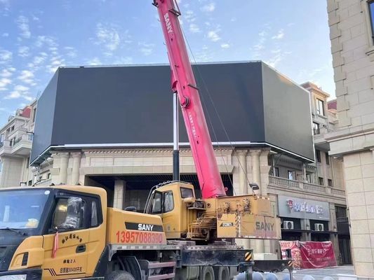 Pantalla de LED exterior versátil con alta tasa de actualización