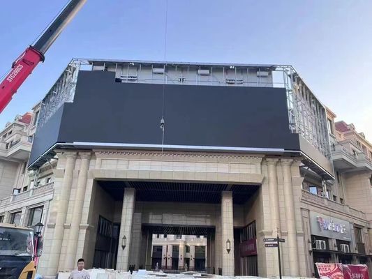 Pantalla de LED exterior versátil con alta tasa de actualización